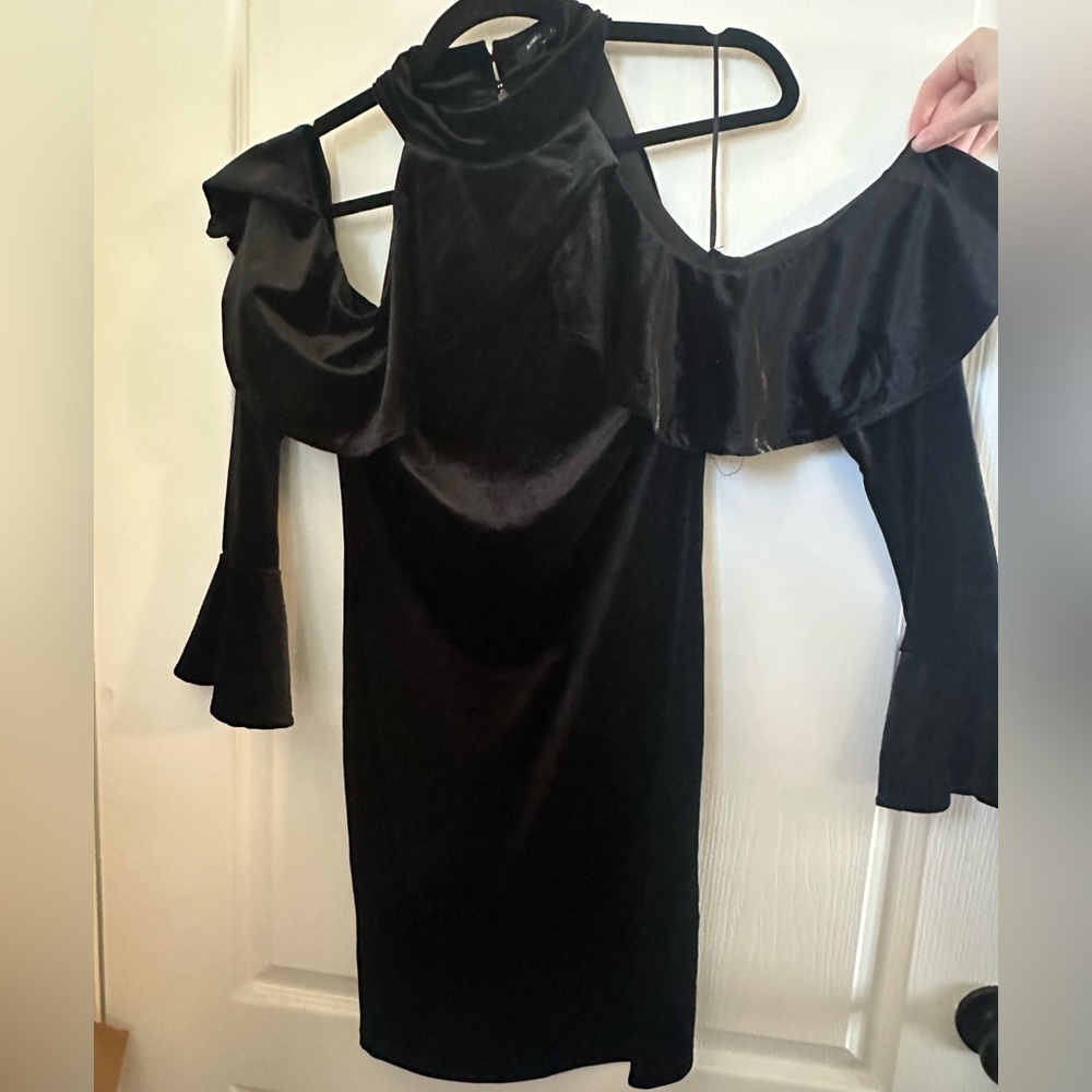 Romeo & Juliet Couture Velvet Long Bell Sleeve Party New Years Eve prom Dress - Picture 3 of 4